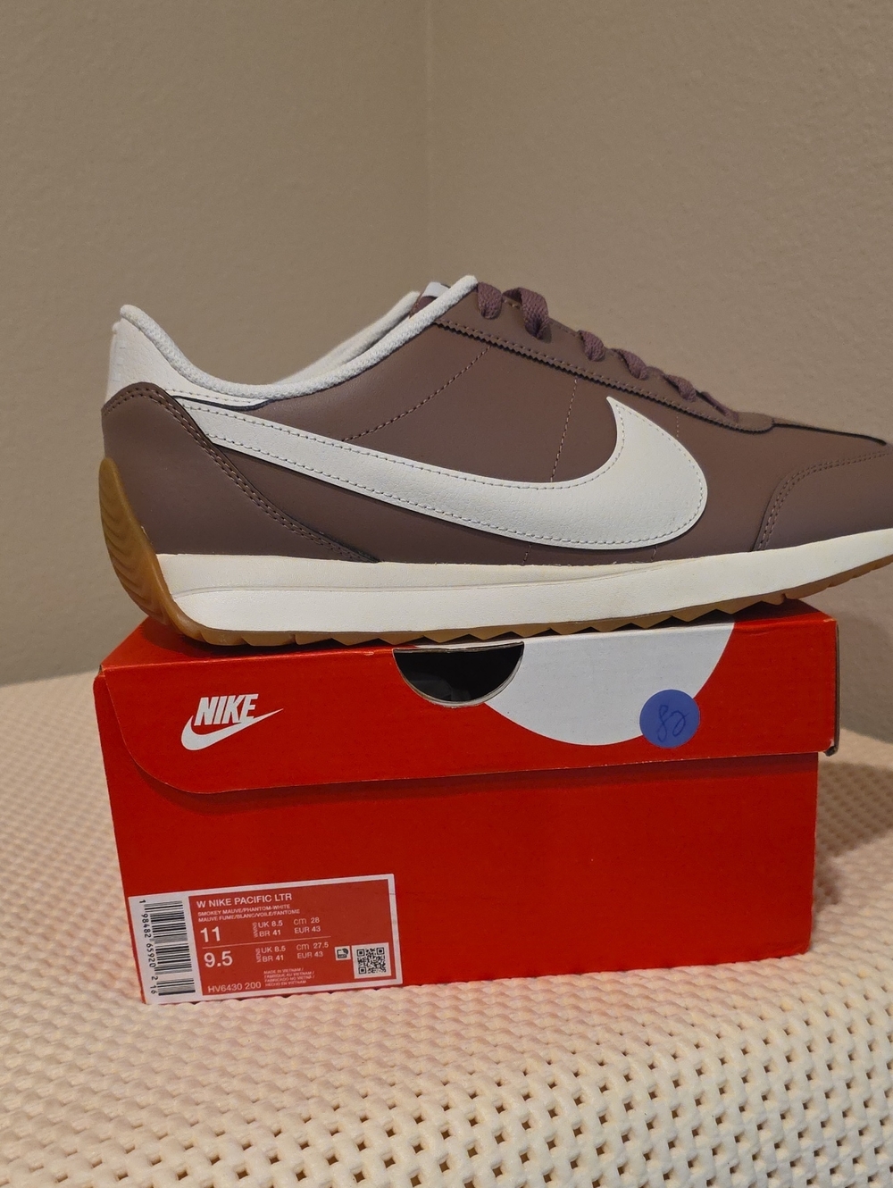 Nike Womens Pacific Leather Brown/White Running Sneaker. Size 11